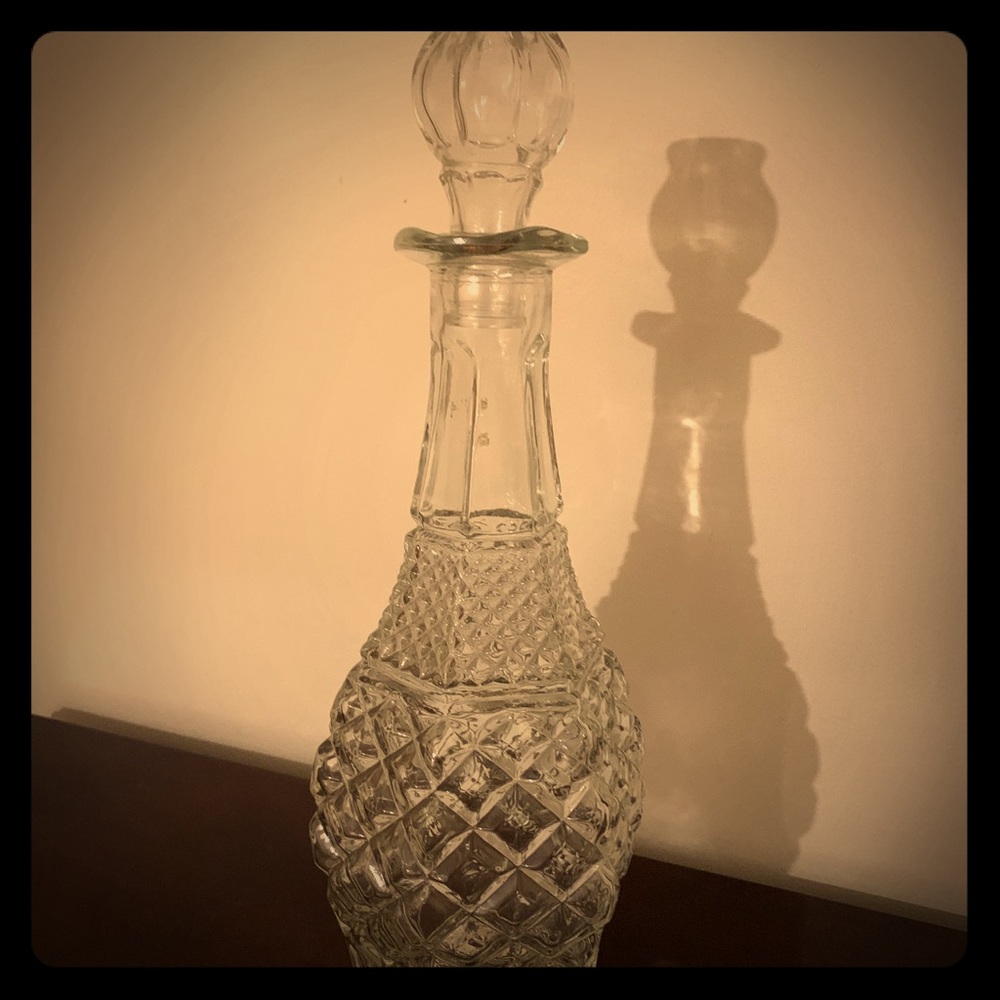 Elegant Wine Canter
